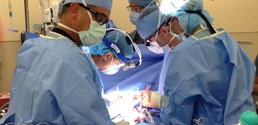 جراحی کیست مویی در بیمارستان